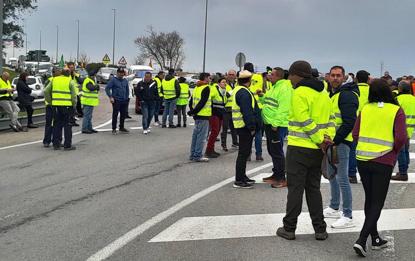 El Ayuntamiento de Talayuela apoya la defensa del campo