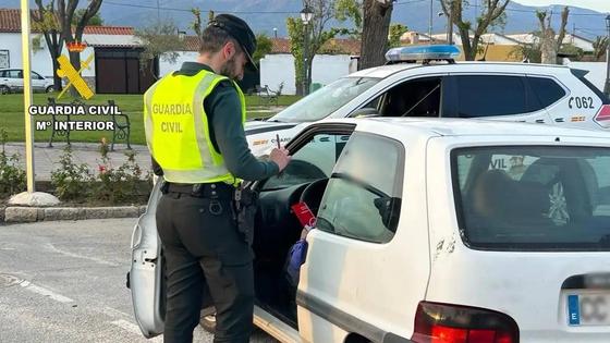 Interceptado un coche conducido por un niño en Talayuela