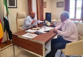 Roberto Baños y Ramón Barbado en el despacho de la alcaldía