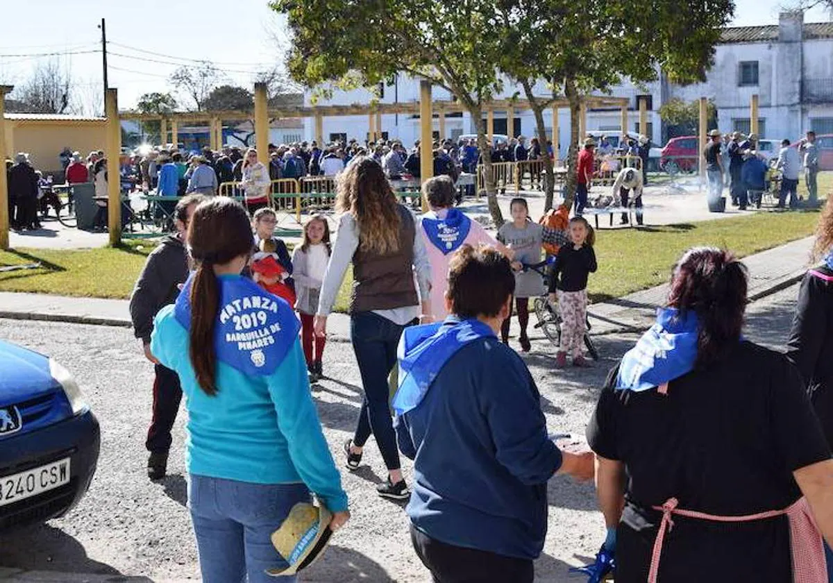 Ambiente festivo en Barquilla de Pinares