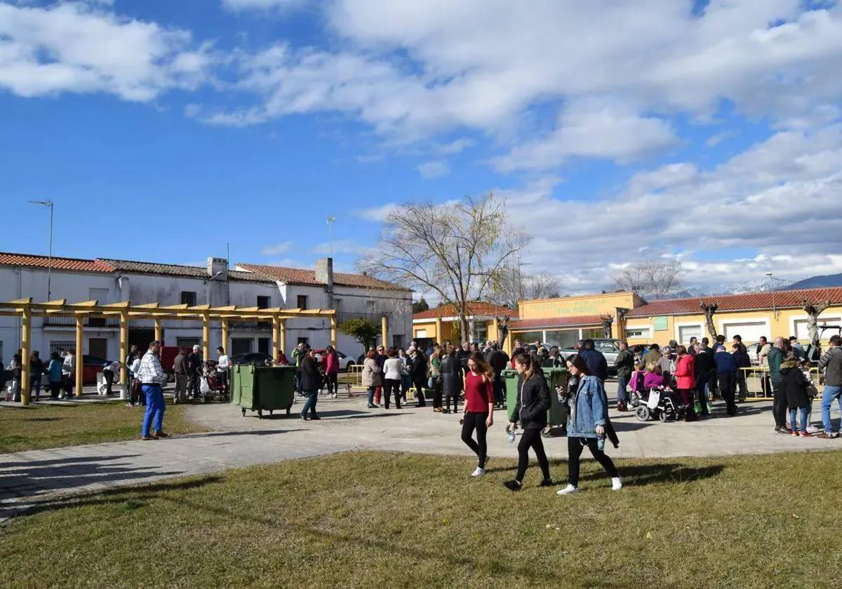 Ambiente festivo en Barquilla de Pinares