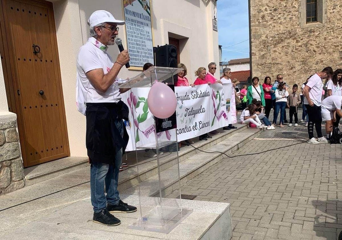 Talayuela se 'tiñe' de rosa