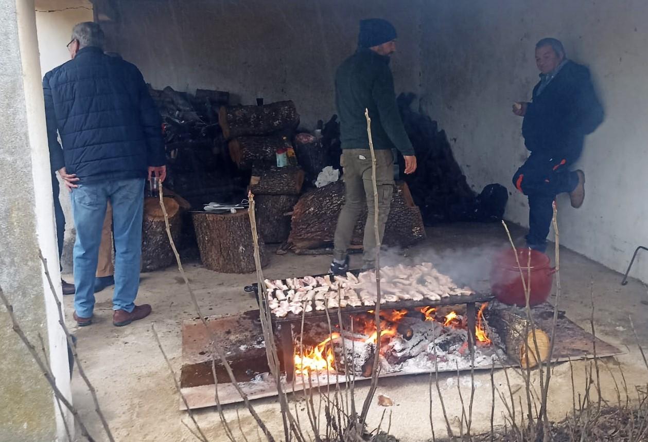      Barquilla de Pinares vuelve a celebrar su tradicional matanza