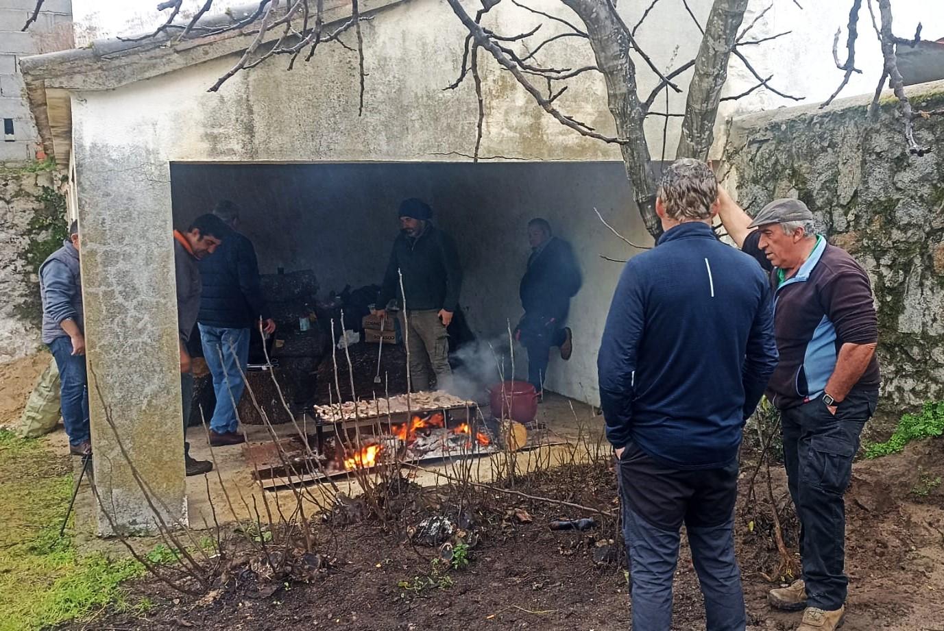      Barquilla de Pinares vuelve a celebrar su tradicional matanza