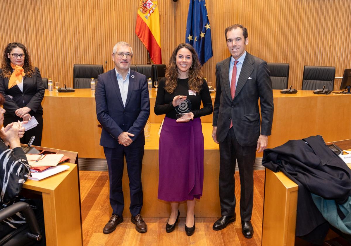 Erica Morales recibió el galardón en un acto celebrado en el Congreso de los Diputados