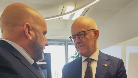 El alcalde se reúne en Madrid con el embajador de Noruega, Nils Haugstveit