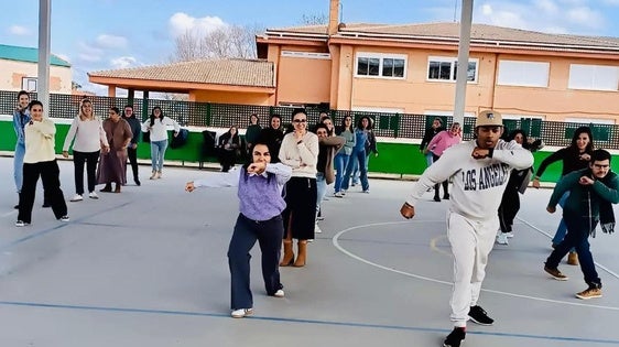 El colegio Gonzalo Encabo recibe formación de capoeira gracias a la Fundación Yehudi Menuhin