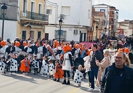 Desfile escolar por las calles de Talayuela