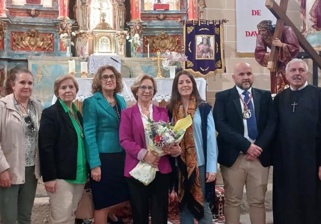 La pregonera, en el centro