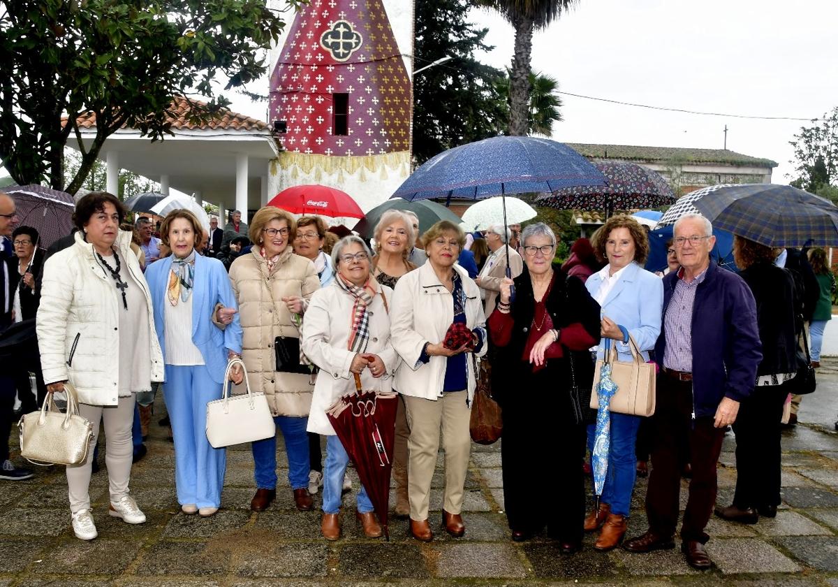 Una convivencia de vecinos marca la Semana Santa en Santa María de las Lomas