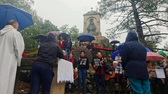 Barquilla hizo frente a la lluvia para rendir homenaje a su Virgen de Guadalupe