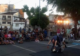 Ambiente de circo en las calles de Talayuela