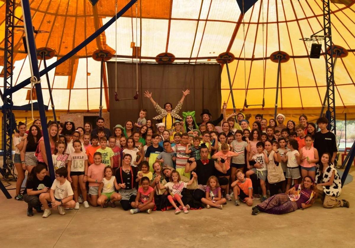 Actividades infantiles en la carpa de El Quinto Pino