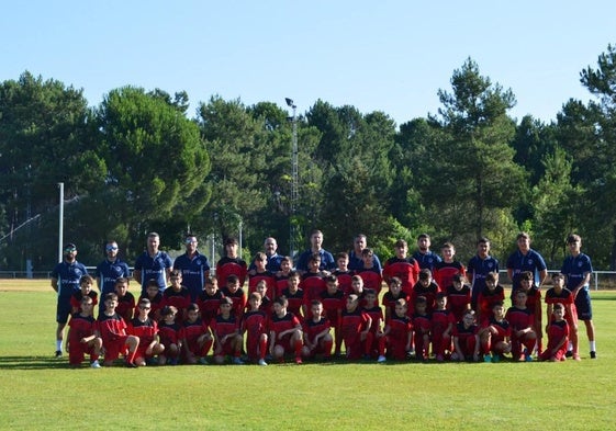 Foto de familia de clínic celebrado en Talayuela