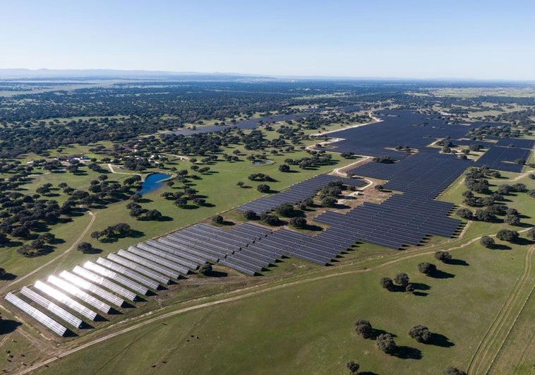 Foto aérea de la fotovoltaica de Talayuela.