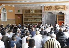 Rezo en la mezquita de Talayuela