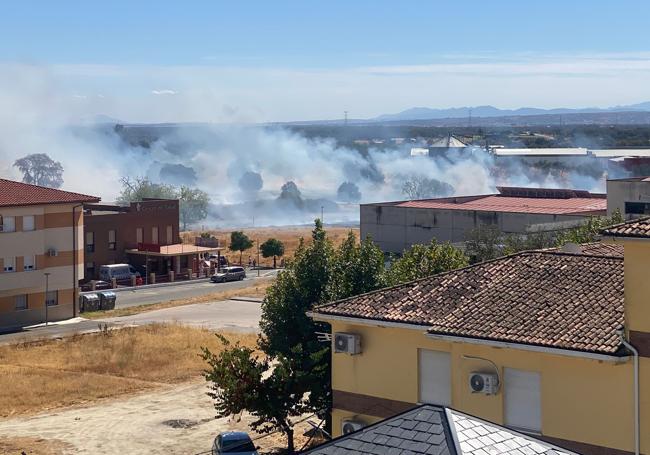 Abundante humo en las inmediaciones del centro de salud