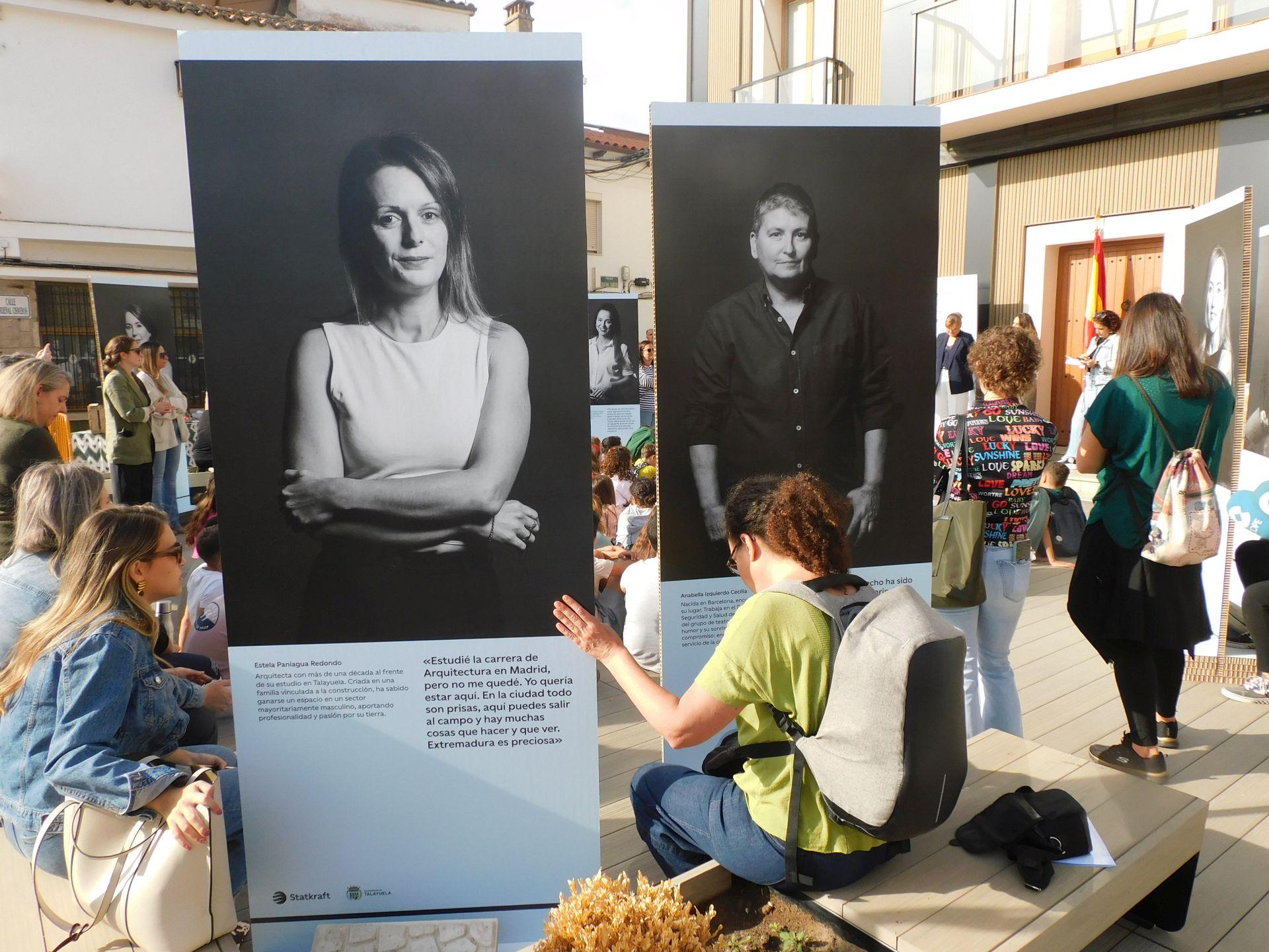 Ocho vecinas protagonizan la muestra &#039;Mujeres de Talayuela&#039;