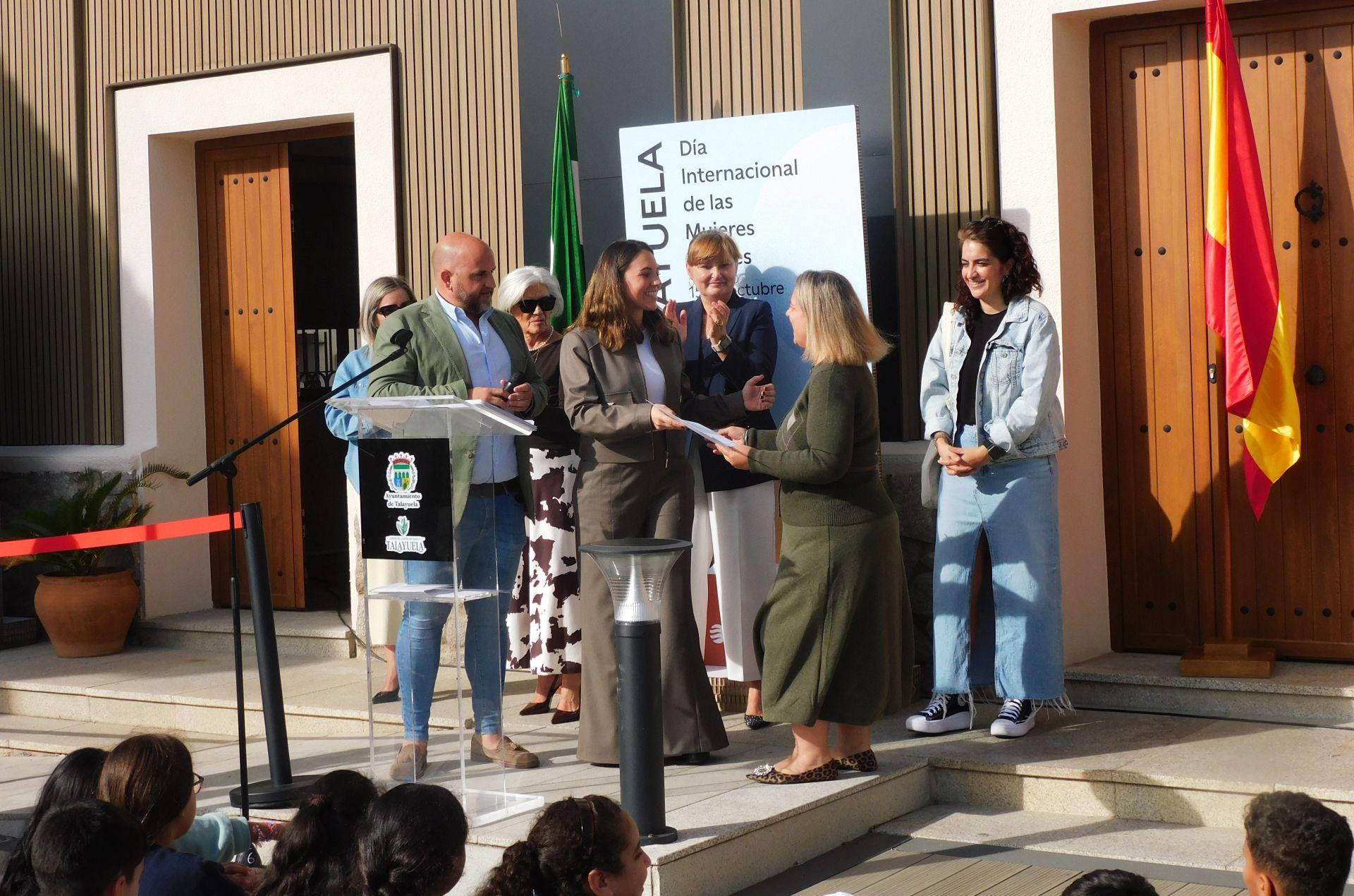 Ocho vecinas protagonizan la muestra 'Mujeres de Talayuela'