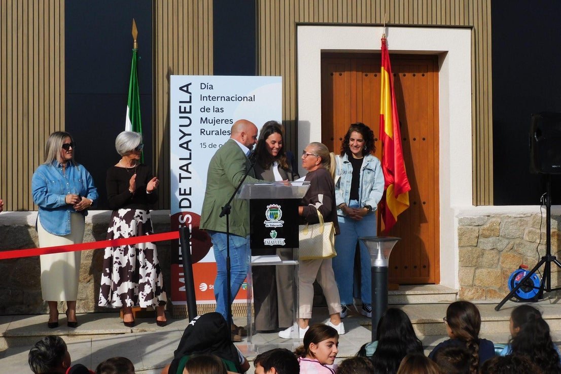 Ocho vecinas protagonizan la muestra 'Mujeres de Talayuela'