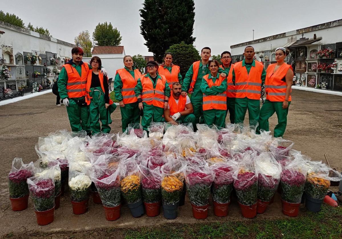 Participantes en el curso en el cementerio
