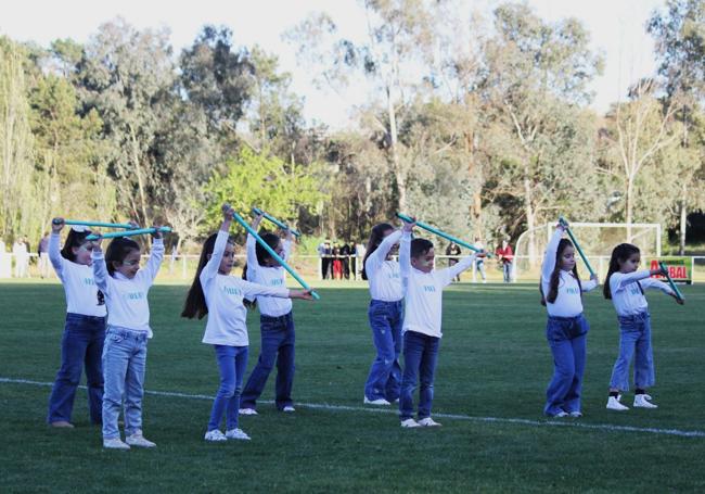 Jóvenes bailarinas en la ciudad deportiva