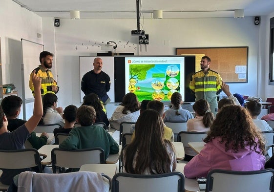 El INFOEX visita el colegio Juan Güell para concienciar sobre la protección del entorno