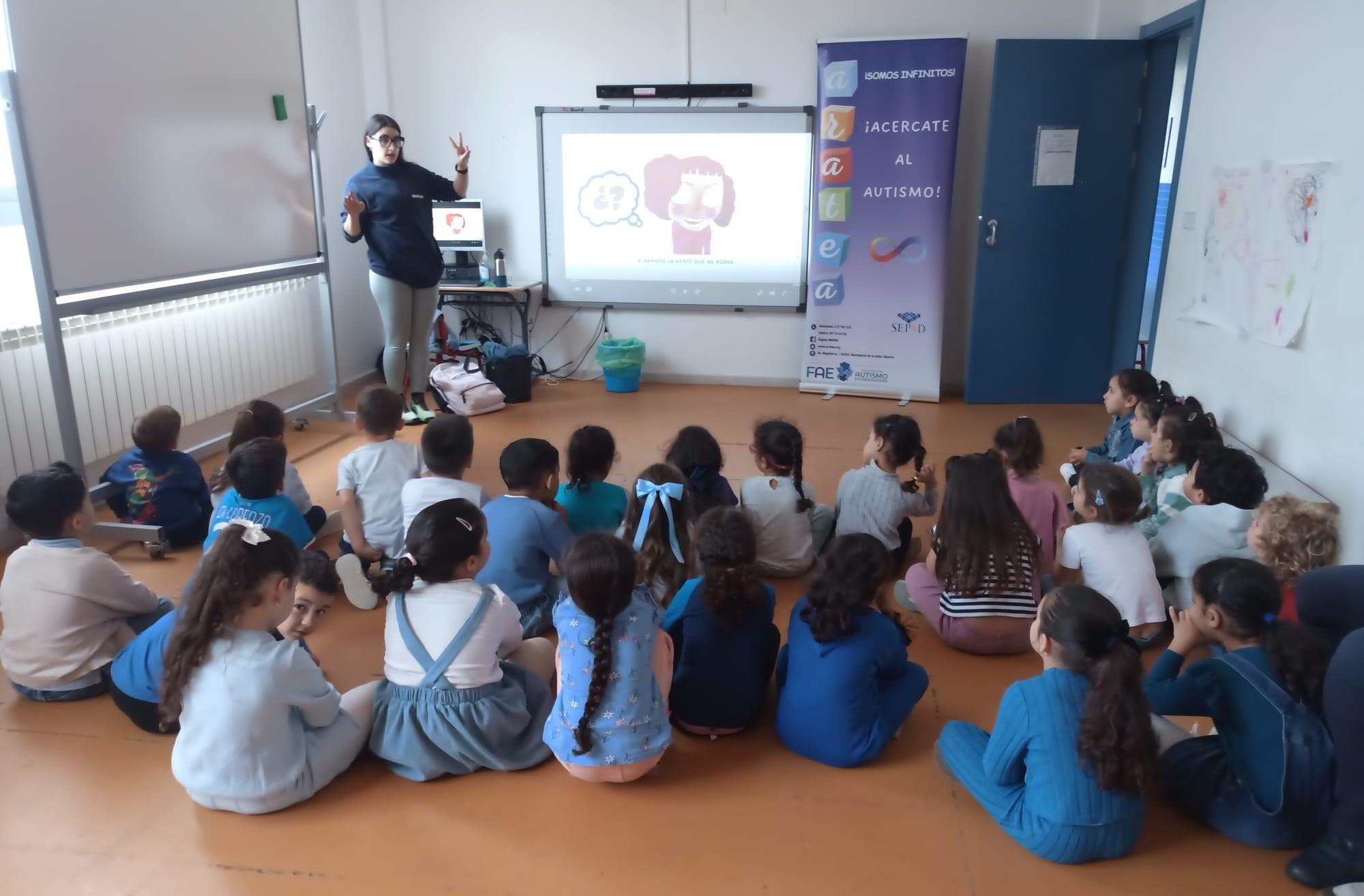 Marea azul en el colegio Juan Güell