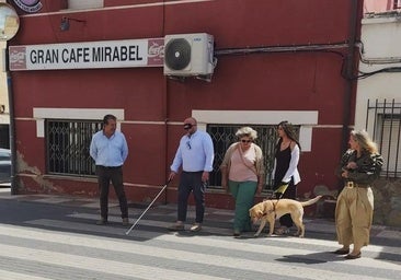 Vecinos y responsables municipales viven una experiencia inmersiva junto a Sara Mejías