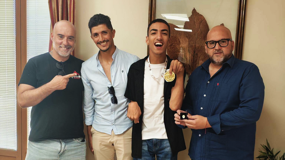 Monsef Zannouti homenajeado en el Ayuntamiento por su título de Campeón de España de kickboxer