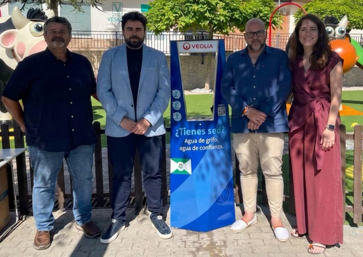 El alcalde con los representantes de Veolia