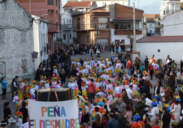 Las peñas, vaquilla y música, protagonistas del día grande de las fiestas