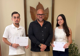 Marta García y Alejandro Gil reciben los premios de Excelencia Académica