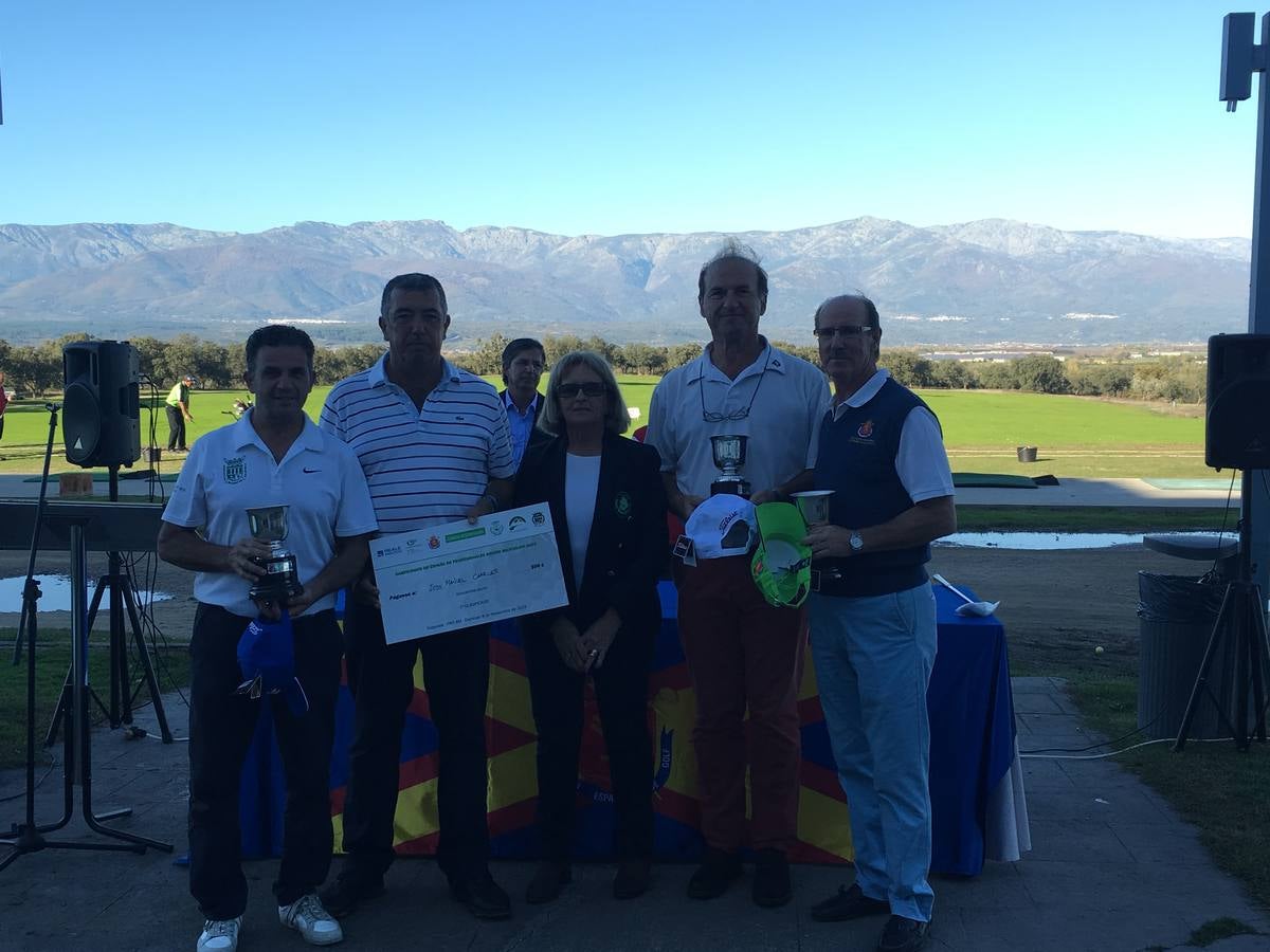 Ganadores del torneo en el momento de la entrega de trofeos 