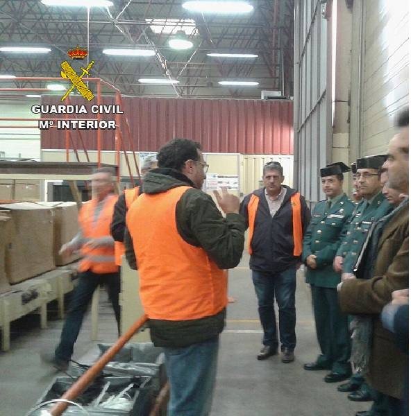 La Guardia Civil se reúne con la Compañía Española de Tabaco en Rama S.A. (CETARSA)
