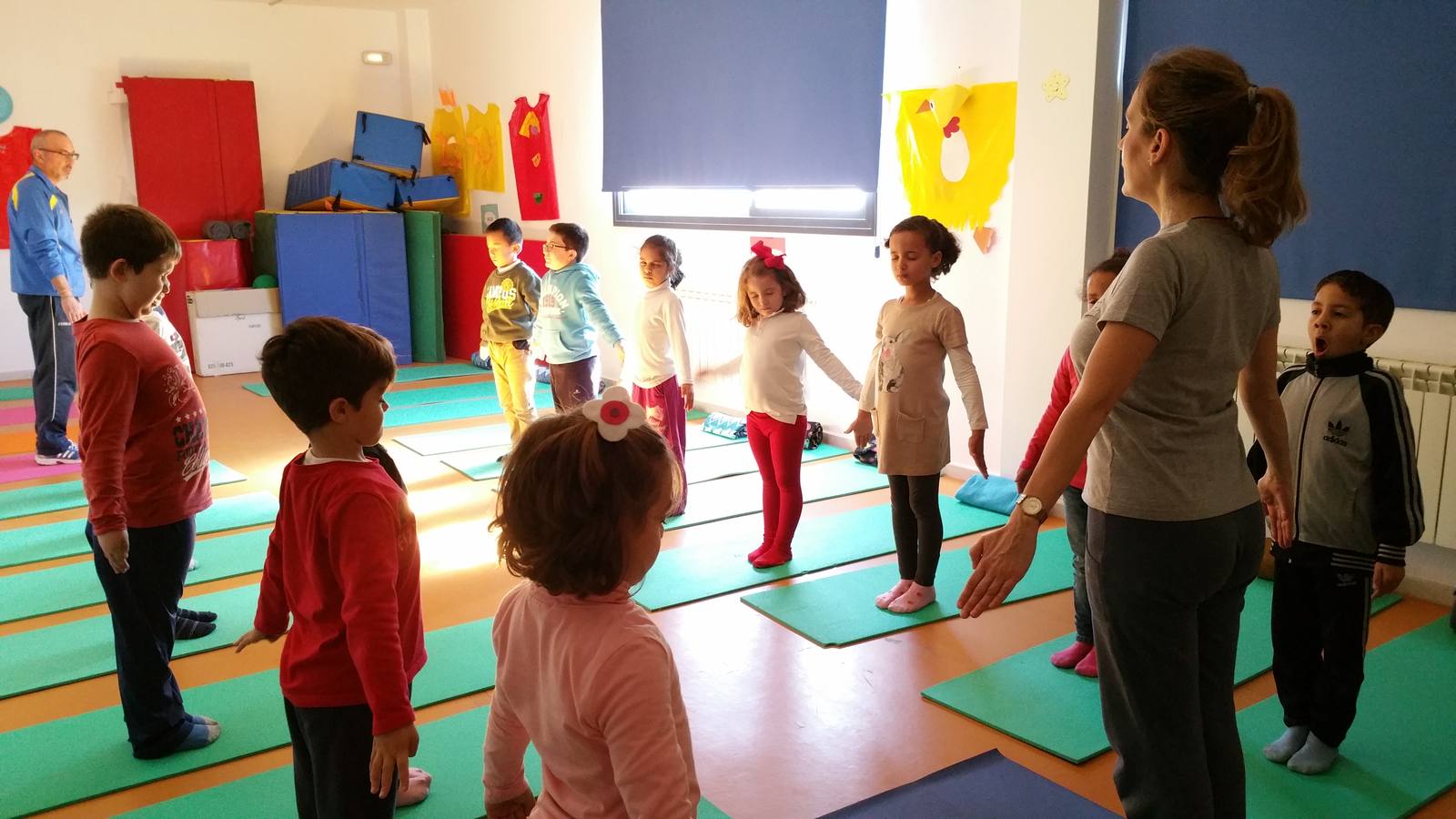 El CEIP “Juan Güell” incluye el yoga en su proyecto educativo