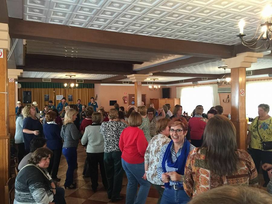 La localidad de Talayuela celebra el Día de la Mujer con igualdad, talleres, música y dulces