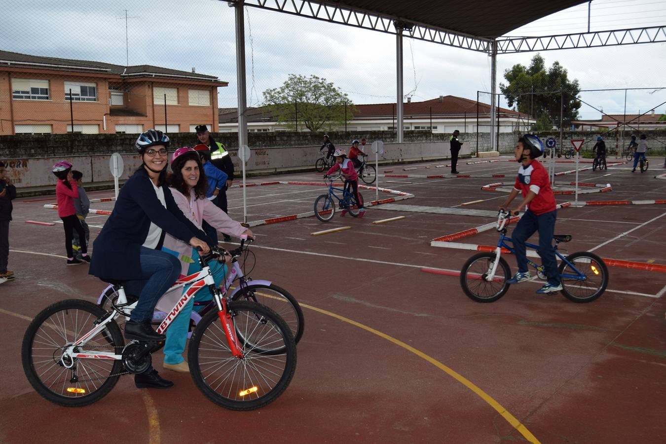 Los alumnos del Gonzalo Encabo aprenden Educación Vial en el parque infantil de tráfico