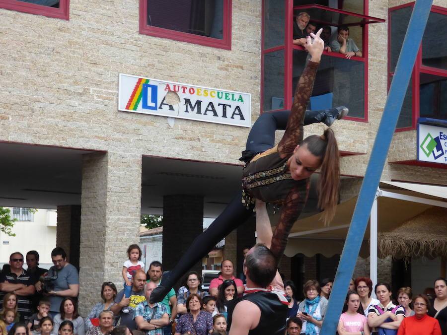 Multitudinario inicio del Festival de Circo Contemporáneo de Extremadura en Navalmoral