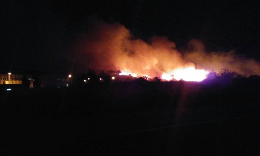Un incendio provoca una noche de temor y nervios en Navalmoral