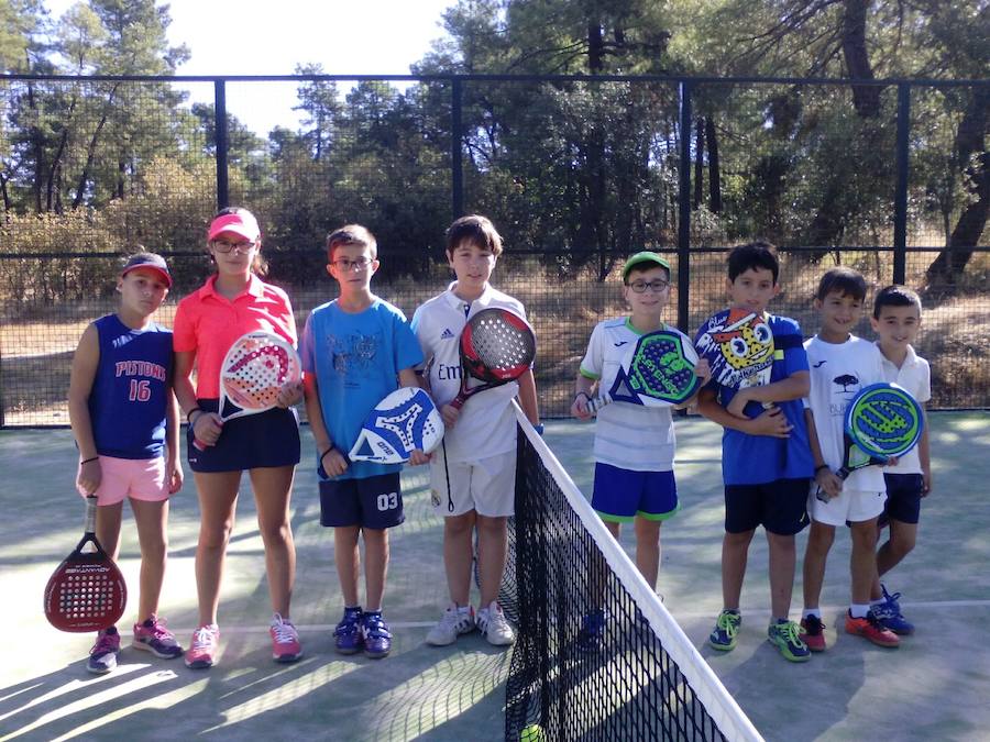 52 niños participaron en el Torneo de padel de menores en Talayuela