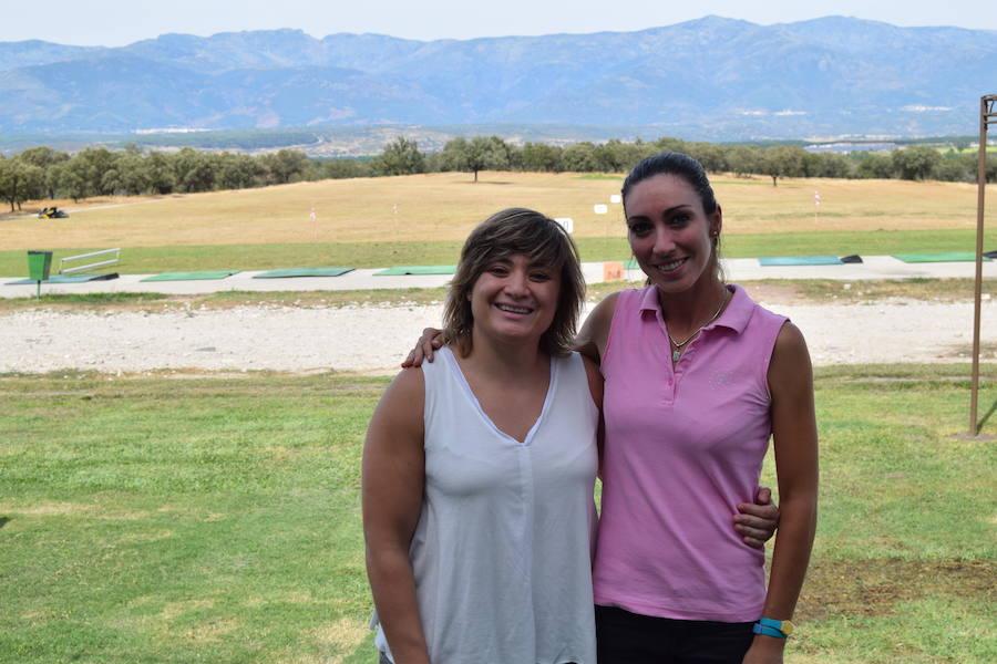 La Directora General, Conchi Bellorín y Rosana Gómez en el Campo de Talayuela Golf 