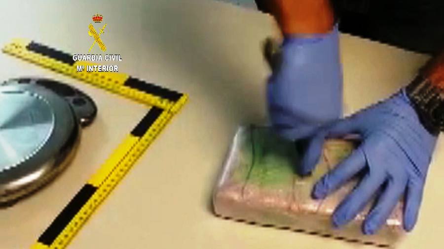 La Guardia Civil aprehende 6.700 dosis de cocaína ocultas en el interior de un vehículo en la autovía A-5