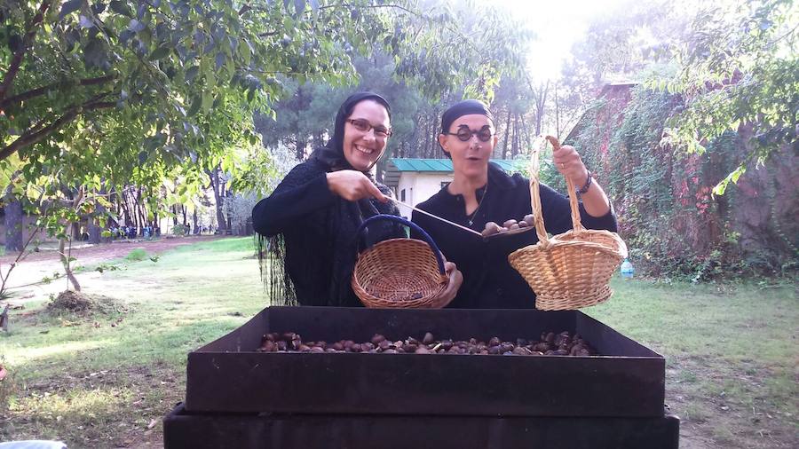"Castañeras" asando castañas en El Quinto Pino 