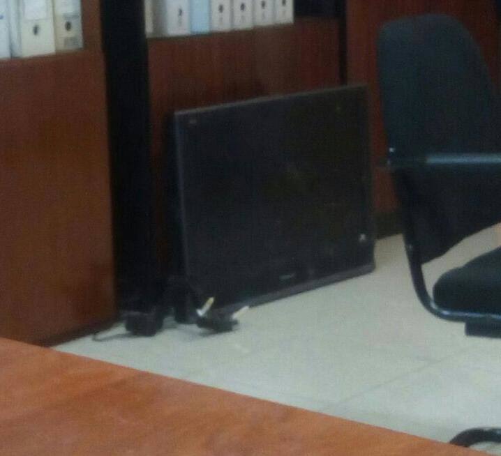Entrar a robar en una vivienda y se dejan un televisor en su huida