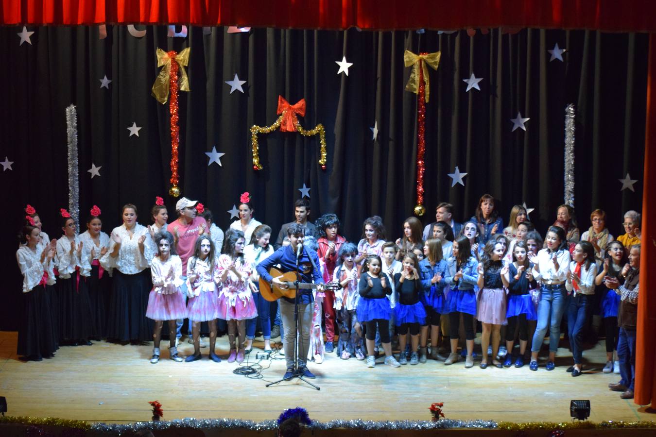 La Gala de Navidad obtiene una gran respuesta por parte del público talayuelano