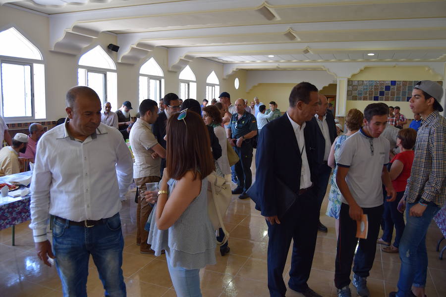 La Asociación Morala de Inmigrantes traslada al consulado varios problemas que sufre su comunidad