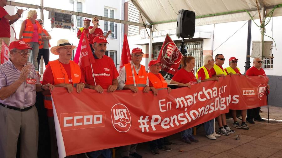 La marcha por unas pensiones dignas reúne a un centenar de personas en Campo Arañuelo