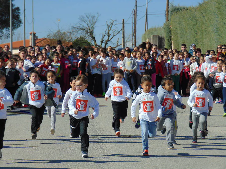 Murales, canciones y carrera solidaria por el Día Escolar de la Paz y la no Violencia