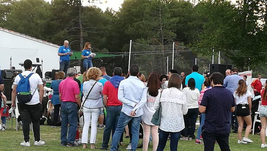 Talayuela se vistió de azul para conseguir la sala “Integrando los Sentidos”